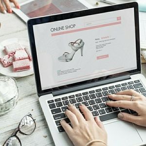 A little bit of EVERYTHING...🛍🥿👠👟🩴👒👗👚👜👛